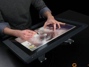 DTH-2200-Cintiq-22HD-Touch-pic03